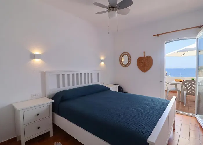 Belvedere, Family-Friendly, Nice, First-Line Apartment With Stunning Beach And Sea Views,Ac